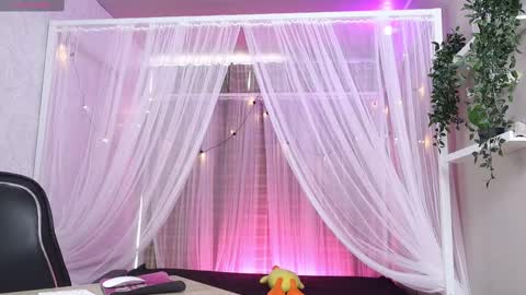             online show from 13, 10, 2025