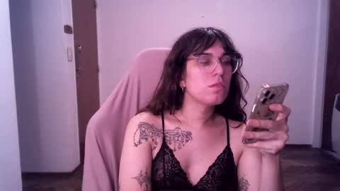 Snapshot of akamedolle chatting on 18, 10, 2025 Veronica Akame 3 online show from 18, 10, 2025