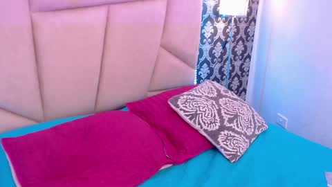 A K A N E  U W U online show from 7, 1, 2025