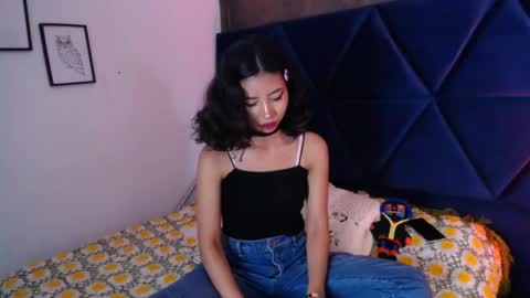 A K A N E  U W U online show from 3, 10, 2025