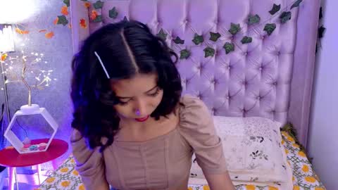 A K A N E  U W U online show from 6, 11, 2025