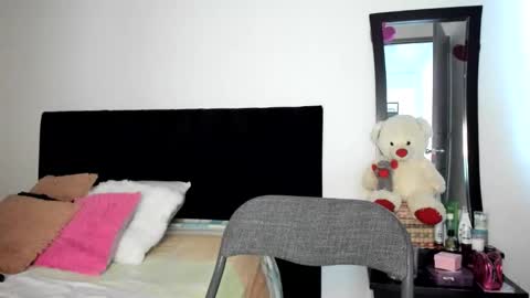 Snapshot of akanekihm chatting on 22, 12, 2025 MIRANDA online show from 22, 12, 2025