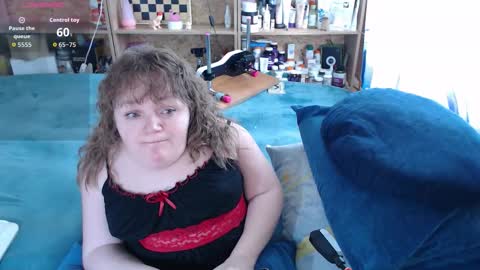 Snapshot of akindmodel chatting on 13, 10, 2025 Natalie online show from 13, 10, 2025