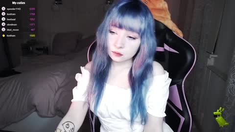 akirahartyx online show from 6, 1, 2025