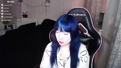 akirahartyx online show from 2, 12, 2025