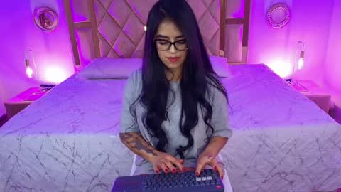 alahiacolucci online show from 30, 5, 2026