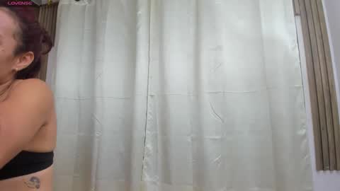 Snapshot of alahiaevanss chatting on 5, 5, 2026 AlahiaEvanss online show from 5, 5, 2026