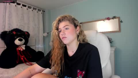 Snapshot of alaia_greyy chatting on 7, 12, 2024 Alaia online show from 7, 12, 2024