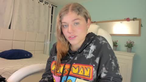 Snapshot of alaia_greyy chatting on 6, 1, 2025 Alaia online show from 6, 1, 2025
