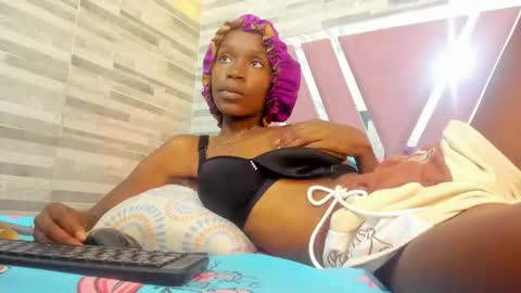 Snapshot of alana_roos chatting on 3, 10, 2025 Alana online show from 3, 10, 2025