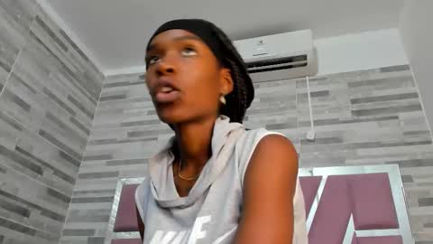 Snapshot of alana_roos chatting on 19, 10, 2025 Alana online show from 19, 10, 2025