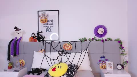 Alanaa  online show from 12, 10, 2025