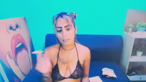 alanadelray online show from 4, 2, 2025