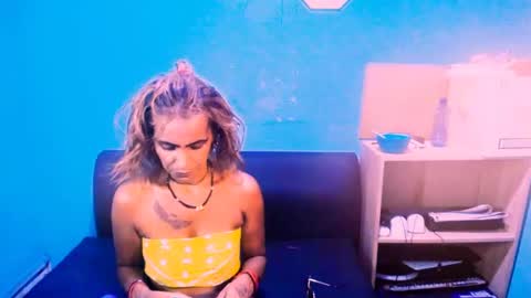 alanadelray online show from 10, 3, 2025