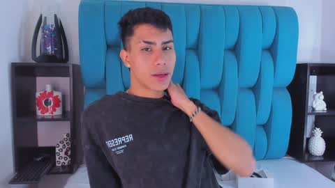 alannaughty_ online show from 4, 1, 2025