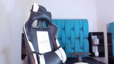 alannaughty_ online show from 24, 1, 2025