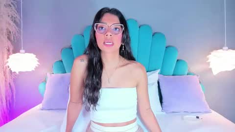 Alassia Hocthner online show from 10, 9, 2025