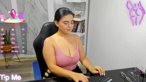 Snapshot of alayasmile chatting on 6, 10, 2025 Alaya online show from 6, 10, 2025