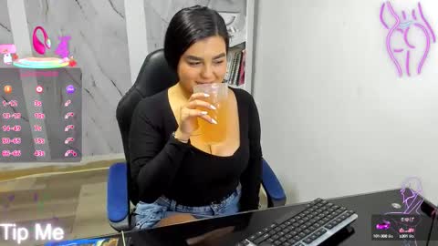 Snapshot of alayasmile chatting on 14, 10, 2025 Alaya online show from 14, 10, 2025