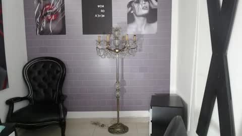 Snapshot of aleesha_cameron02 chatting on 8, 11, 2025 Ale online show from 8, 11, 2025