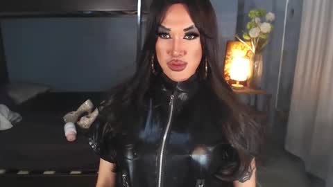 aleinacroft online show from 3, 2, 2025