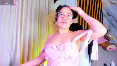 Snapshot of alejagarcia_ chatting on 27, 5, 2026 CUTE ALEJA online show from 27, 5, 2026