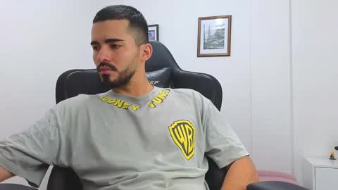 alejandroo_7 online show from 7, 3, 2025