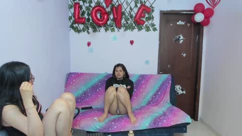 zoe and Kataleya online show from 5, 3, 2025