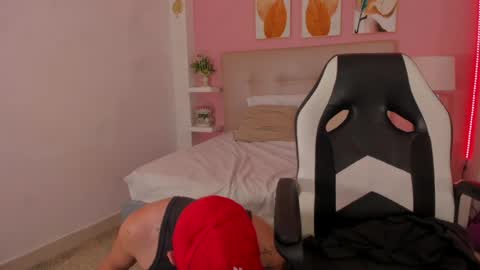 Snapshot of alejo_exotic chatting on 31, 5, 2026 alejo_exotic online show from 31, 5, 2026