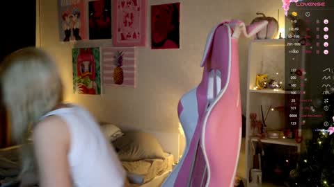 Snapshot of aleksalore chatting on 2, 12, 2024 Lexi online show from 2, 12, 2024