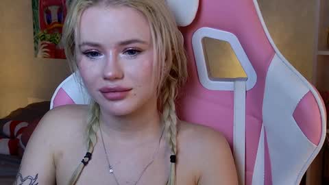 Snapshot of aleksalore chatting on 15, 1, 2025 Lexi online show from 15, 1, 2025