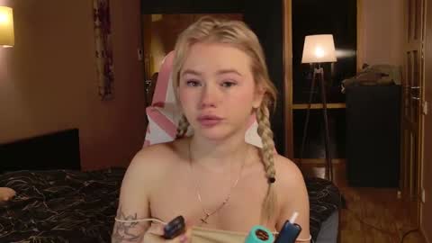 Snapshot of aleksalore chatting on 1, 3, 2025 Lexi online show from 1, 3, 2025