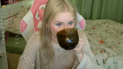 Snapshot of aleksalore chatting on 6, 10, 2025 Lexi online show from 6, 10, 2025