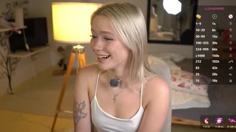 Snapshot of aleksalore chatting on 8, 11, 2025 Lexi online show from 8, 11, 2025