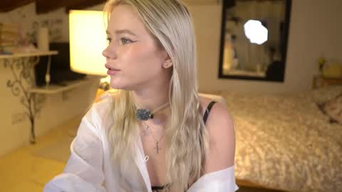 Snapshot of aleksalore chatting on 20, 11, 2025 Lexi online show from 20, 11, 2025