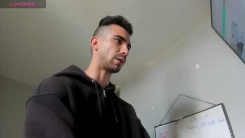 Snapshot of alessandro_dibellucci chatting on 1, 10, 2025 Kciqu3 Independent model online show from 1, 10, 2025