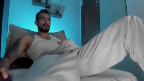 Snapshot of alessandro_dibellucci chatting on 23, 10, 2025 Kciqu3 Independent model online show from 23, 10, 2025