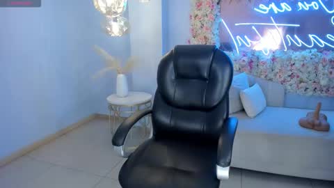 ALESSA ROMERO  online show from 15, 12, 2025