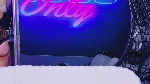 Snapshot of alessiacroft chatting on 5, 5, 2026 alessiacroft online show from 5, 5, 2026
