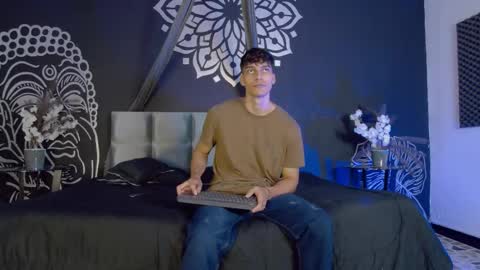 Snapshot of alessiovitale chatting on 5, 11, 2025 Alessio online show from 5, 11, 2025