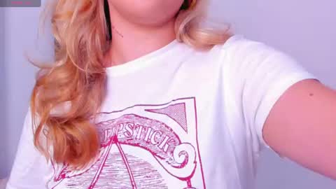 Snapshot of alesssia_moon chatting on 7, 7, 2026 Alessia Moon online show from 7, 7, 2026