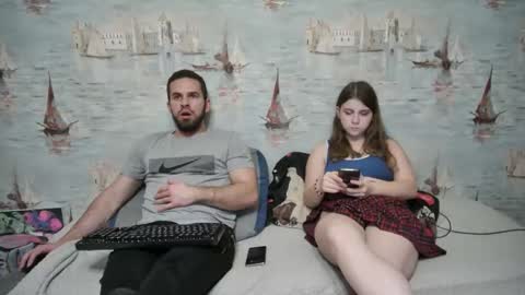 Alex and Sarah online show from 12, 10, 2025