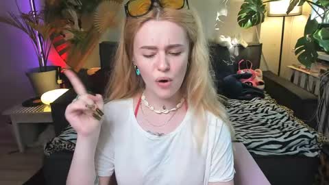 Snapshot of alexa_pirs chatting on 25, 5, 2026 alexa_pirs online show from 25, 5, 2026