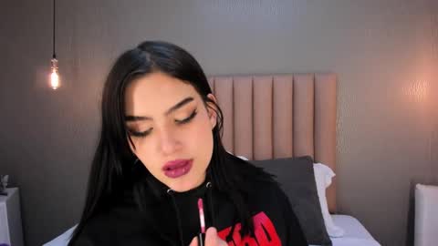 Alexa Thaylor online show from 3, 1, 2025