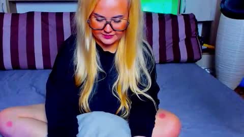 Snapshot of alexalavibes chatting on 2, 10, 2025 AlexaLaVibes online show from 2, 10, 2025