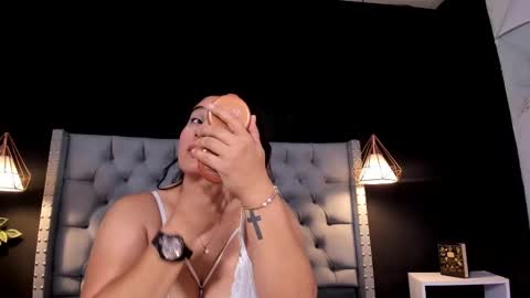 Snapshot of alexamora__ chatting on 9, 10, 2025 C A M I L A  online show from 9, 10, 2025