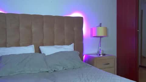 AlexandraBloom online show from 9, 11, 2025