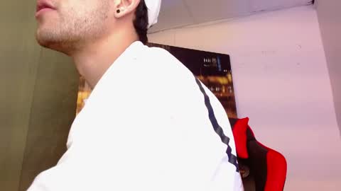 Snapshot of alexgiraldo__ chatting on 15, 4, 2026 alexgiraldo__ online show from 15, 4, 2026