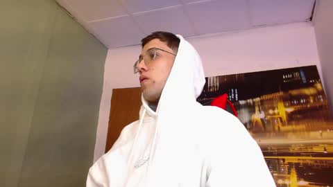 Snapshot of alexgiraldo__ chatting on 19, 4, 2026 alexgiraldo__ online show from 19, 4, 2026