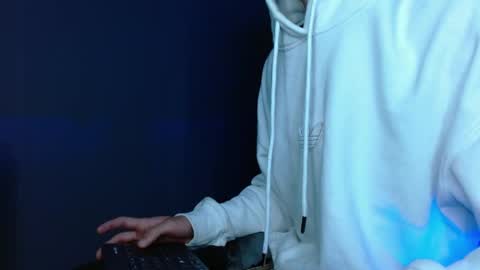 Snapshot of alexgiraldo__ chatting on 4, 5, 2026 alexgiraldo__ online show from 4, 5, 2026